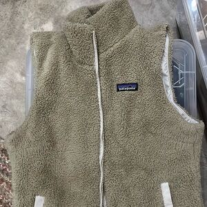 Patagonia Sherpa style vest size medium